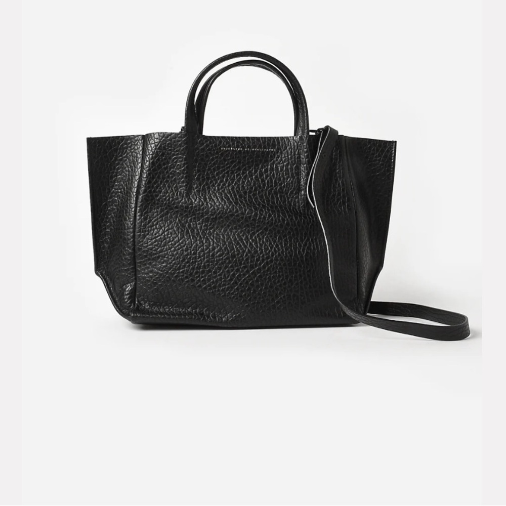 AMPERSAND AS APOSTROPHE
Half Tote Bag